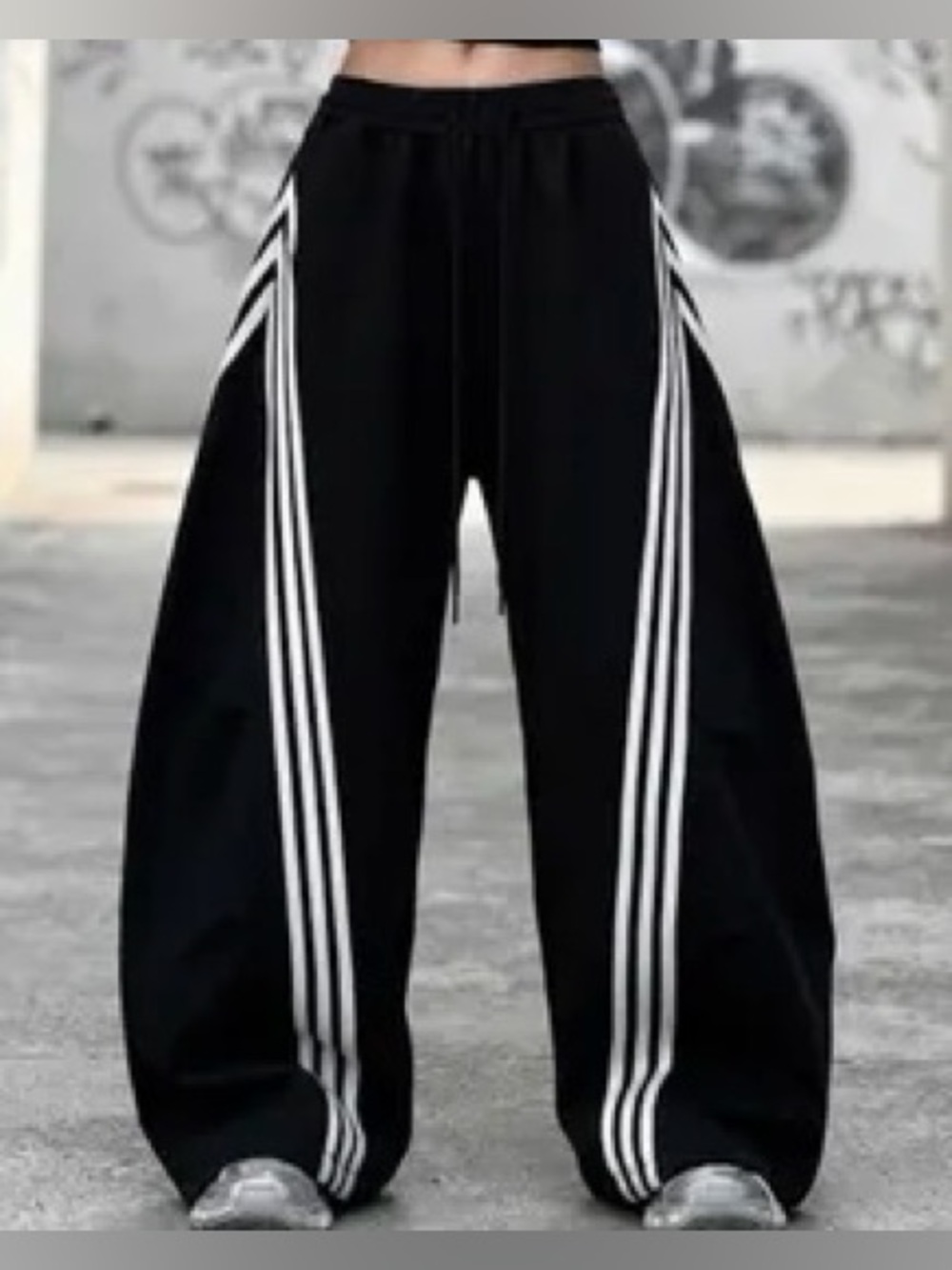 New! Floo Black & White Barrel Sweatpants Size Small - Picture 3 of 9